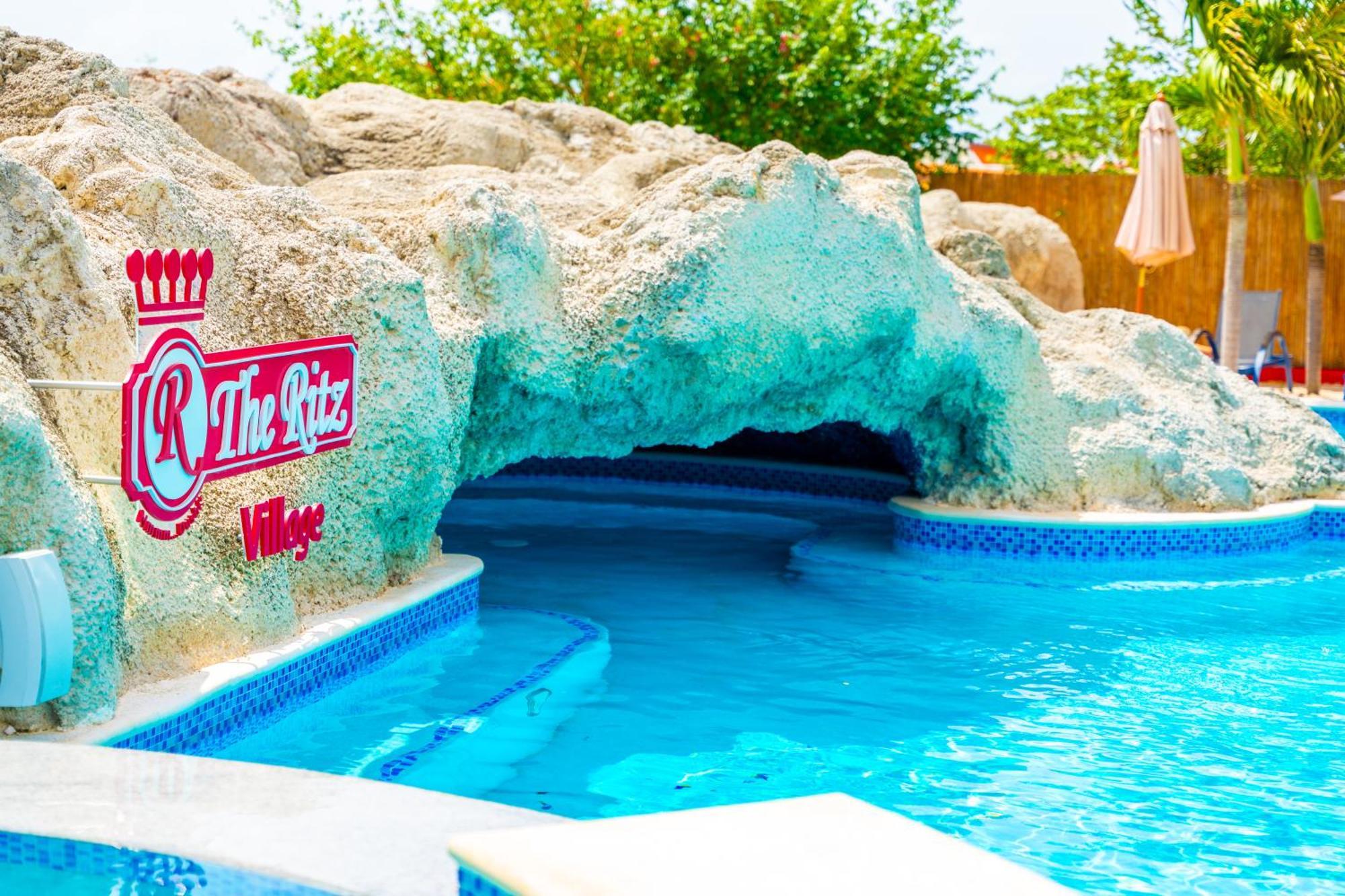 The Ritz Village (Adults Only) Вилемстад Екстериор снимка
