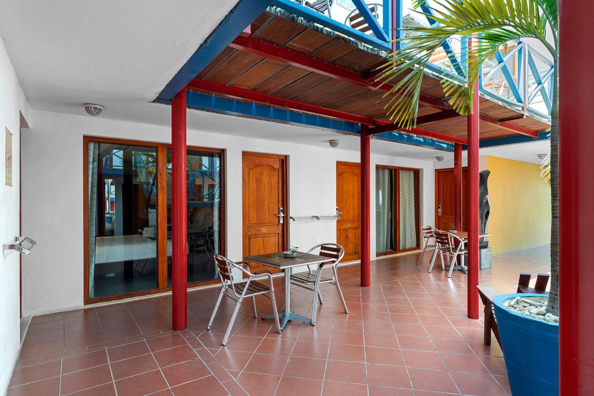 The Ritz Village (Adults Only) Вилемстад Екстериор снимка